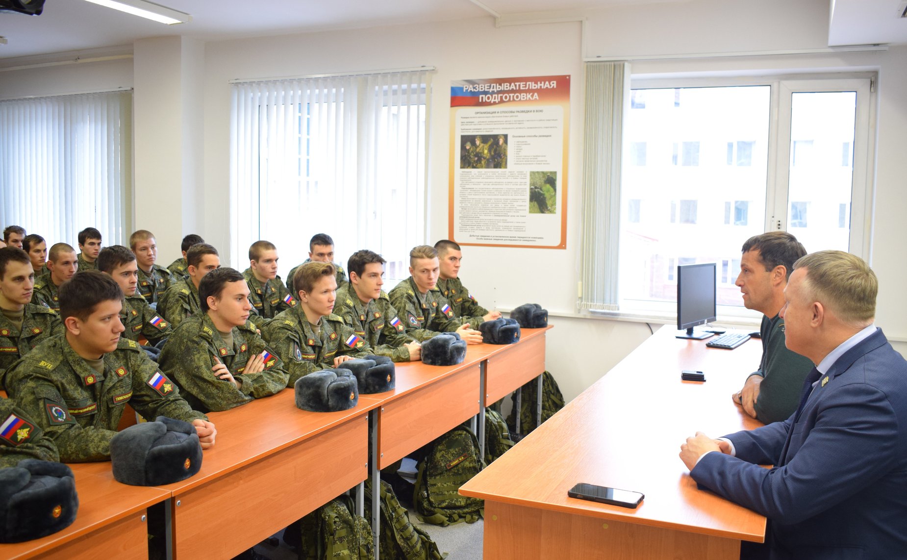 Эдуард Исаков посетил Военный учебный центр при Югорском государственном университете