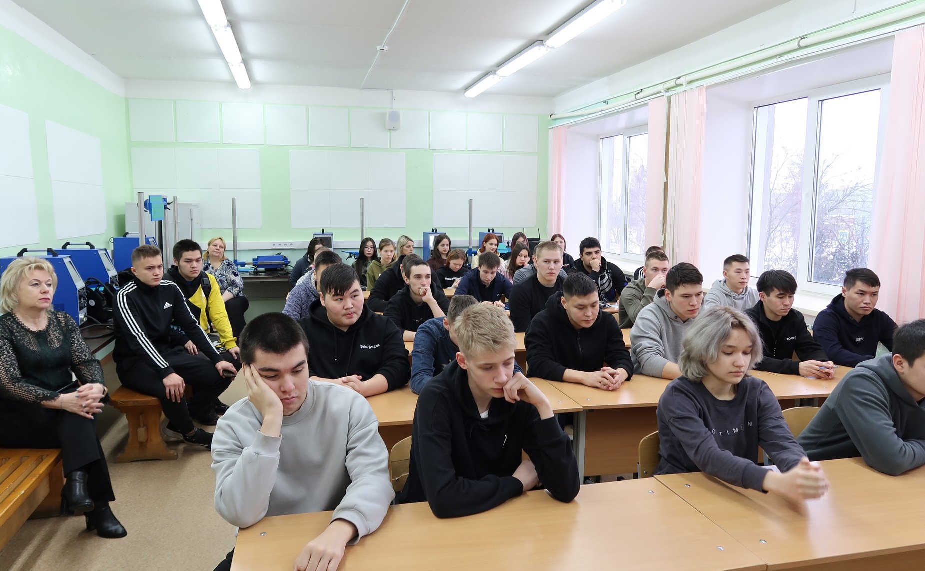 Денис Гусев провёл встречу со студентами Ненецкого АО