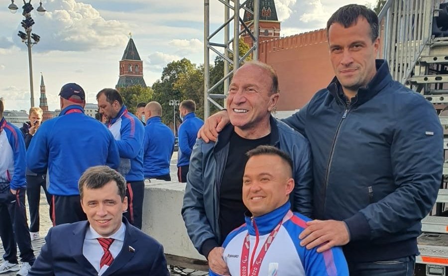 Эдуард Исаков принял участие в чествовании членов паралимпийской сборной России, которые вернулись с прошедших в Токио Паралимпийских игр