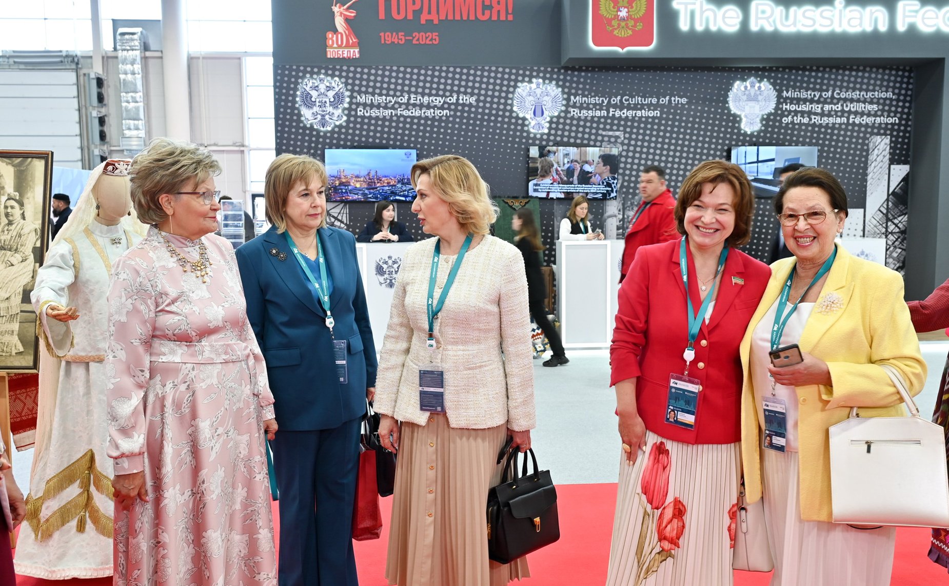 Торжественное открытие трека «Женский взгляд». Мероприятие проходит в рамках XVI Международного экономического форума «Россия – Исламский мир: KazanForum» (фото Пресс-служба Госсовета РТ)