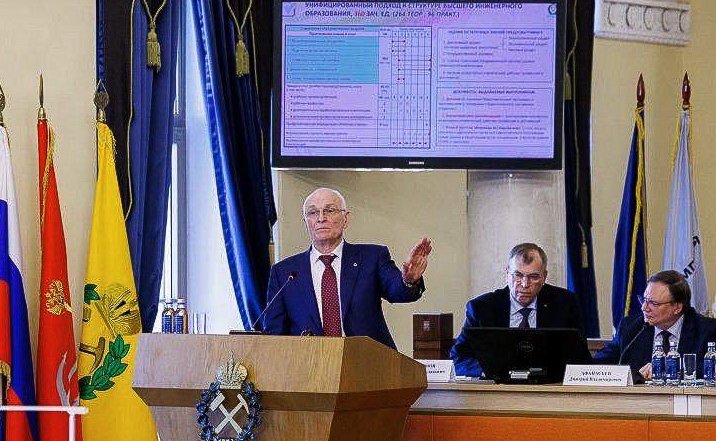 Лилия Гумерова в режиме видео-конференц-связи приняла участие в совещании, посвященном промежуточным итогам реализации пилотного проекта по изменению уровней профессионального образования (фото Форпост Северо-Запад)