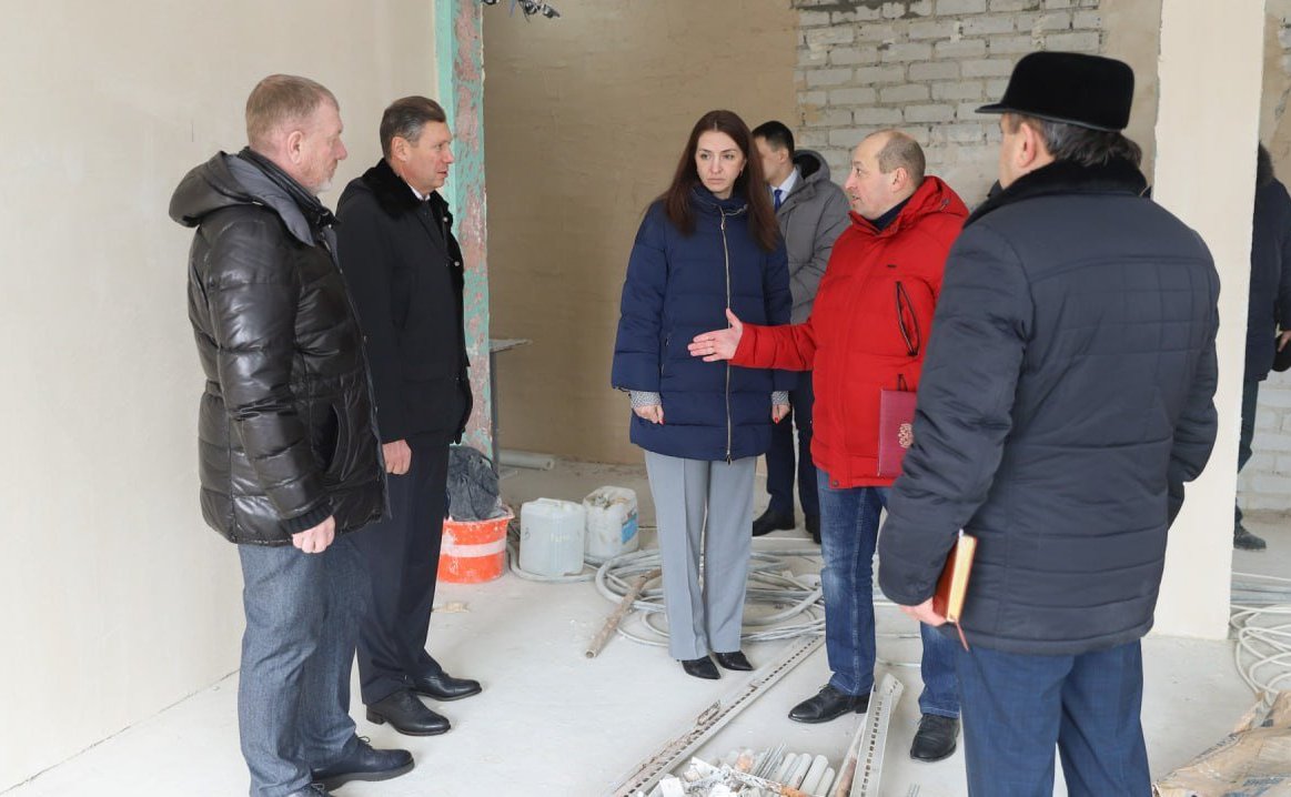 Сергей Горняков ознакомился с ходом ремонтных работ в школах Волгограда