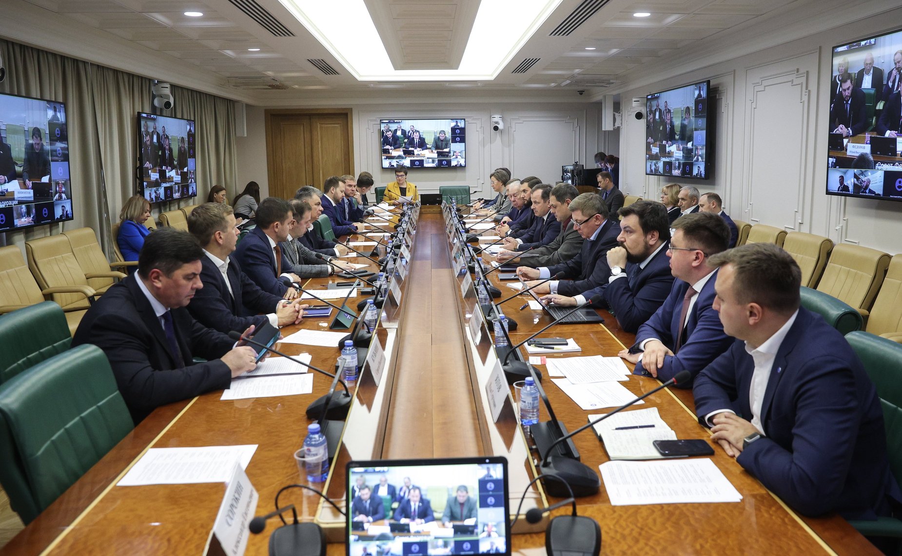Круглый стол Комитета СФ по экономической политике «О перспективах развития производства и использования электротранспортных средств и создания зарядной инфраструктуры»