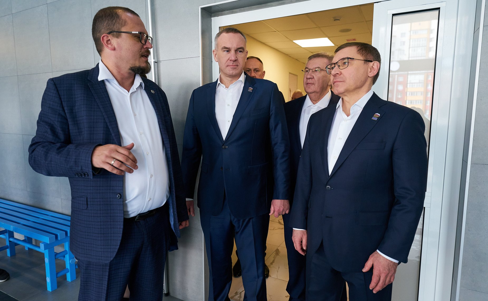 Первый заместитель Председателя СФ Владимир Якушев и губернатор Ханты-Мансийского автономного округа — Югры Руслан Кухарук посетили школу и новый корпус Югорского физико-математического IT-лицея в столице ХМАО Югре