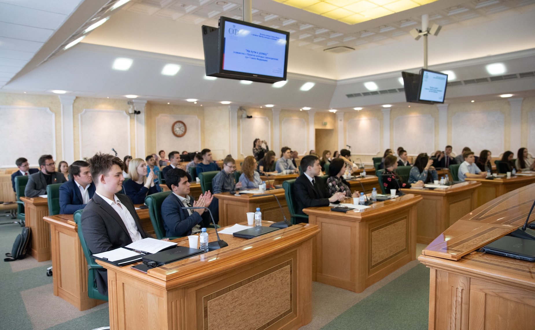 Встреча сенаторов с членами Палаты молодых законодателей