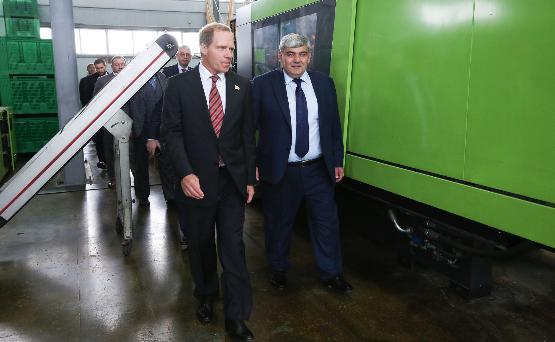 Члены Комитета СФ посетили сельскохозяйственные предприятия –тепличный комплекс и компанию, специализирующуюся на выращивании яблок