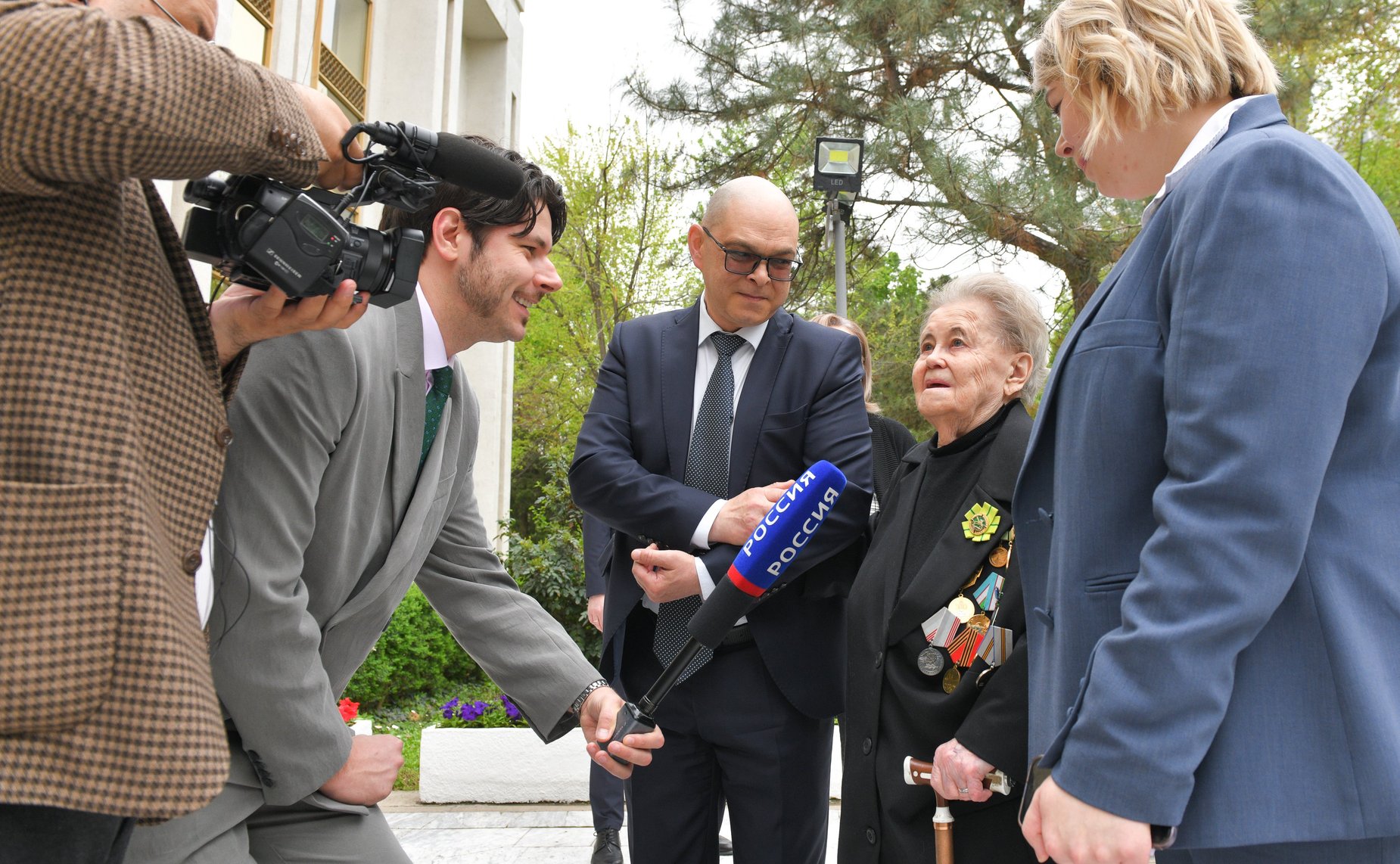 В преддверии Дня Победы Ильяс Умаханов принял участие во встрече Валентины Матвиенко с ветеранами Великой Отечественной войны и блокадниками в Ташкенте (Фото Спутник Узбекистан)