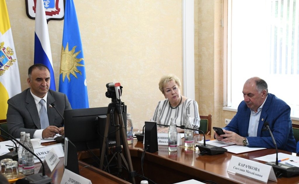 Заместитель председателя Комитета СФ по социальной политике Мохмад Ахмадов провел выездное совещание по вопросу мониторинга реализации положений Федерального закона, направленного на гармонизацию законодательства о спорте