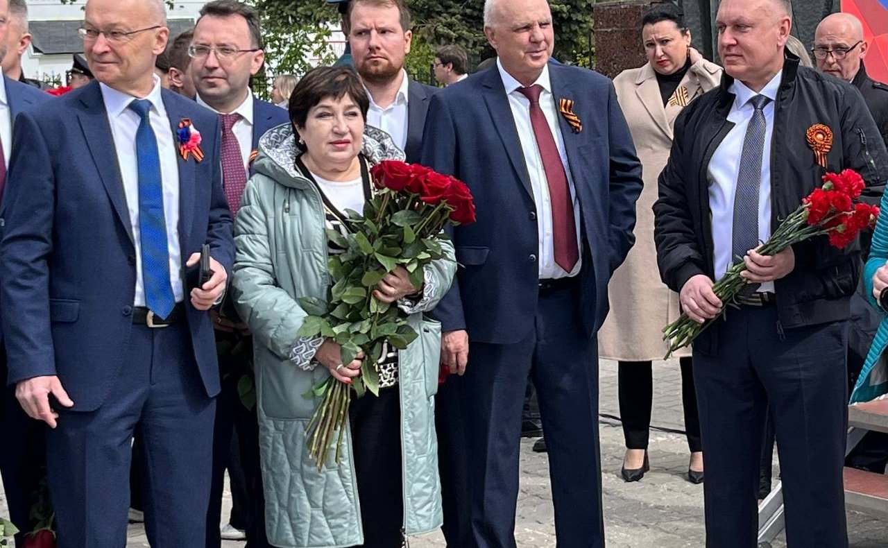 Андрей Шохин принял участие в торжественном митинге и возложении цветов на площади Победы г. Владимира