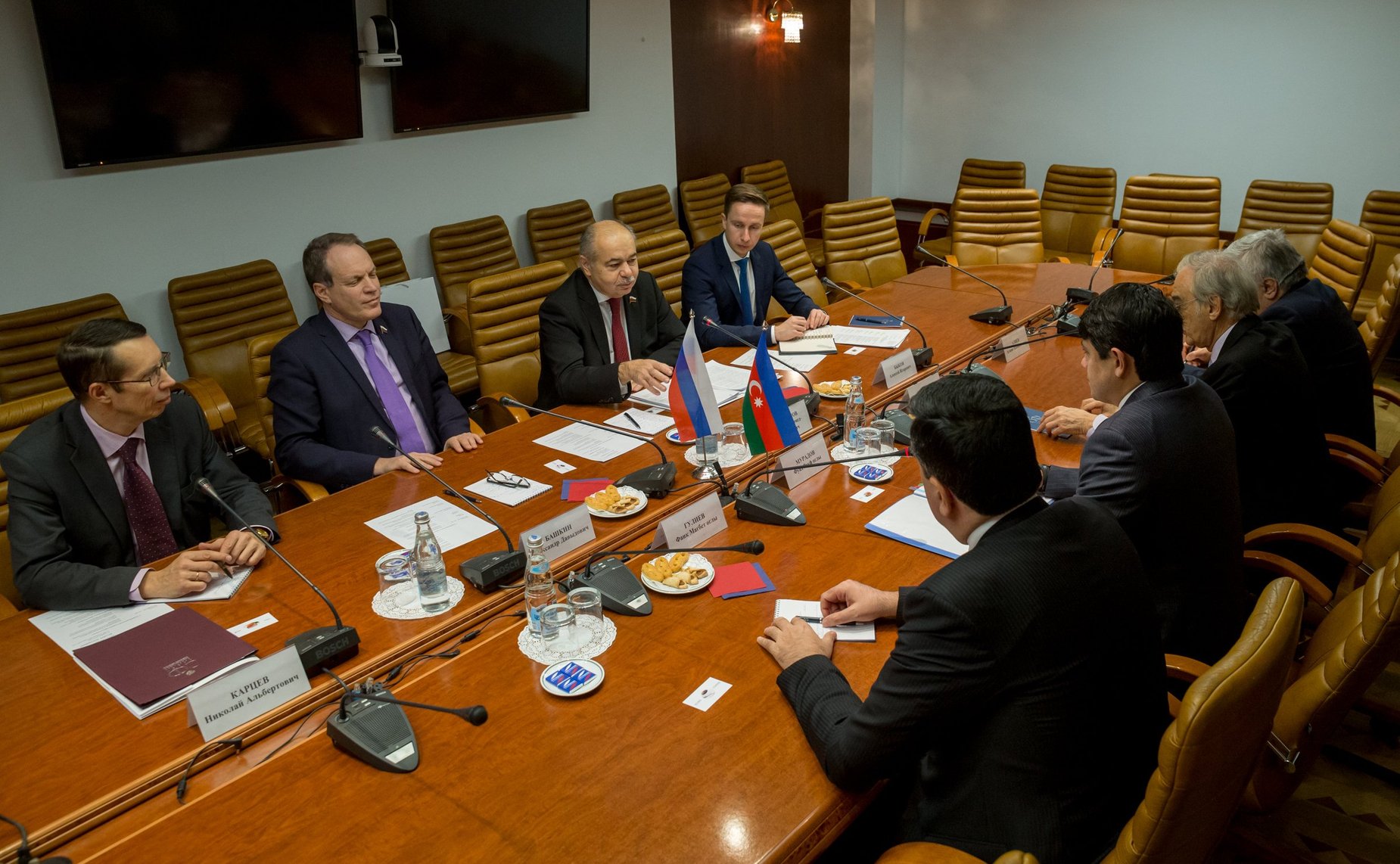 Встреча И. Умаханова с председателем Государственного комитета Азербайджанской Республики по работе с диаспорой Ф. Мурадовым