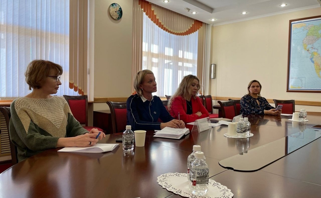 Сергей Безденежных провел встречу с руководством Министерства здравоохранения Хабаровского края и «Дальневосточного центра лекарственного обеспечения и координации деятельности медицинских организаций» (»ДВЦЛО И КДМО») Хабаровского края