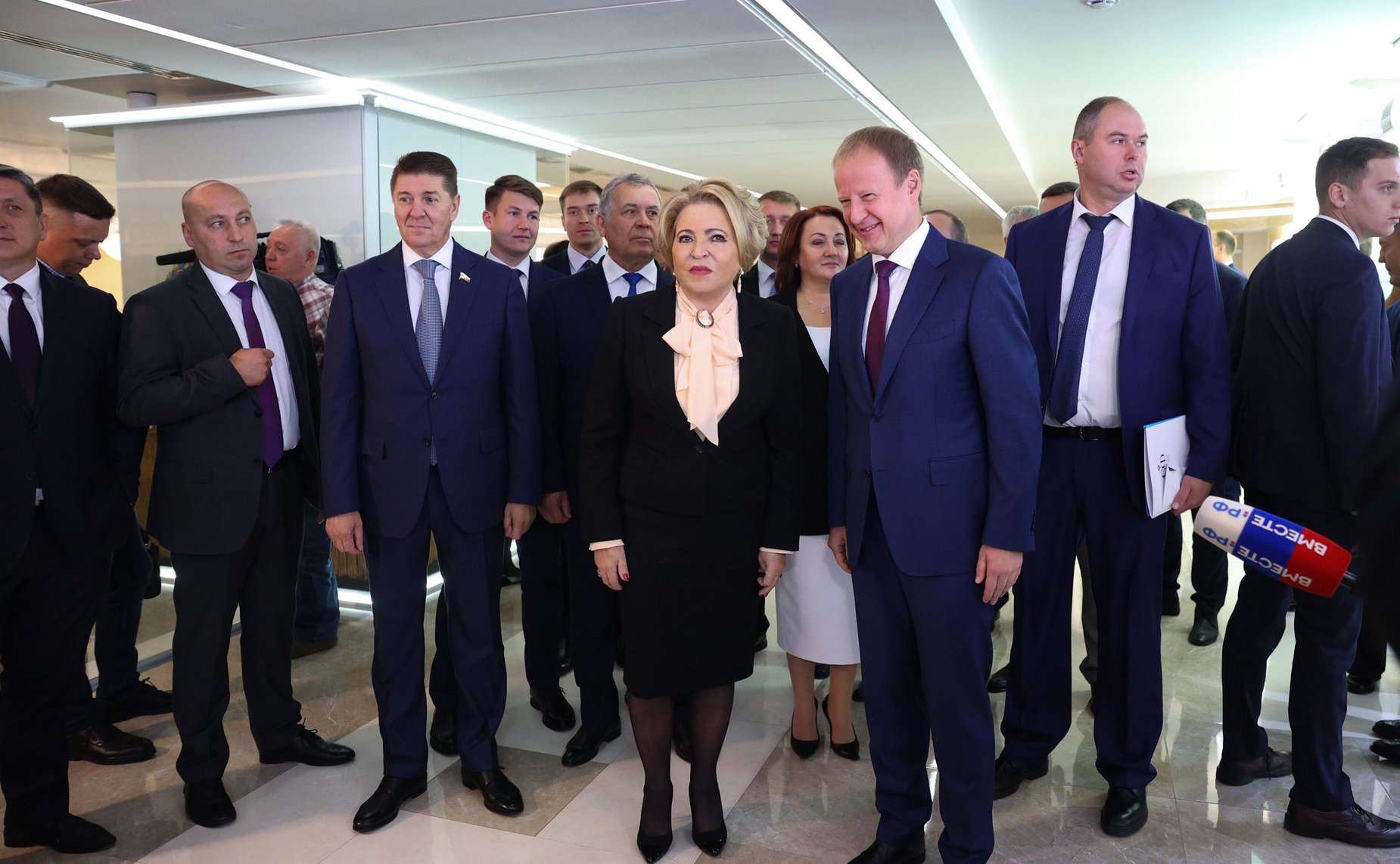 Валентина Матвиенко и Виктор Томенко осмотрели выставку, посвященную истории и перспективным направлениям развития Алтайского края