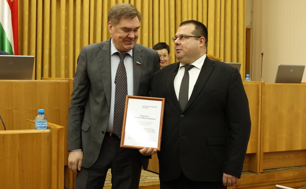 Александр Савин вручил награды Совета Федерации отличившимся землякам