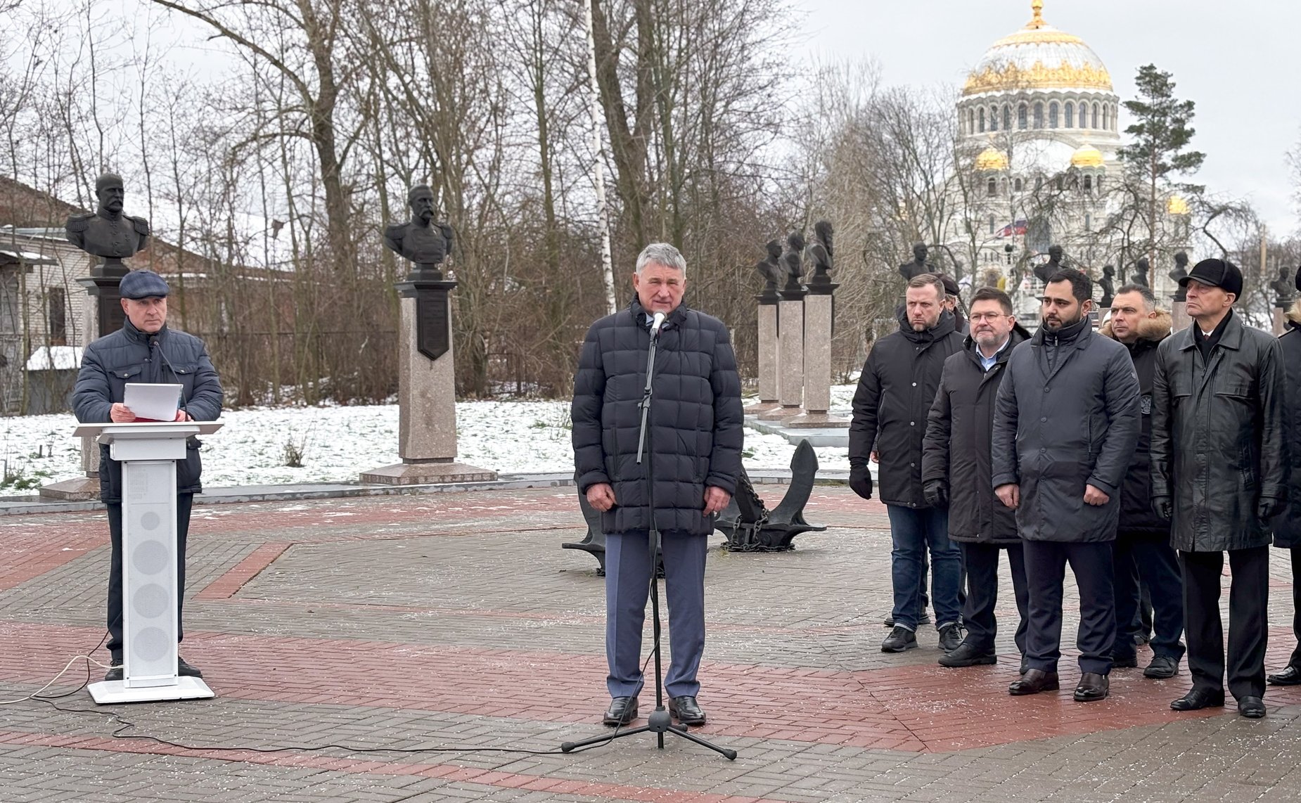 Сенаторы РФ приняли участие в торжественной церемонии открытия памятника Адмиралу флота Советского Союза Исакову Ивану Степановичу