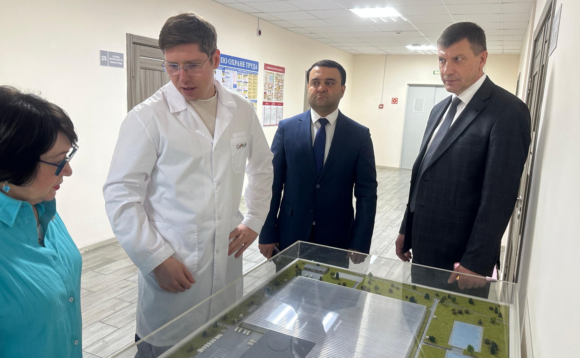 Людмила Талабаева в рамках рабочей поездки в регион посетила Михайловский муниципальный округ и посетила два ведущих сельхозпредприятия