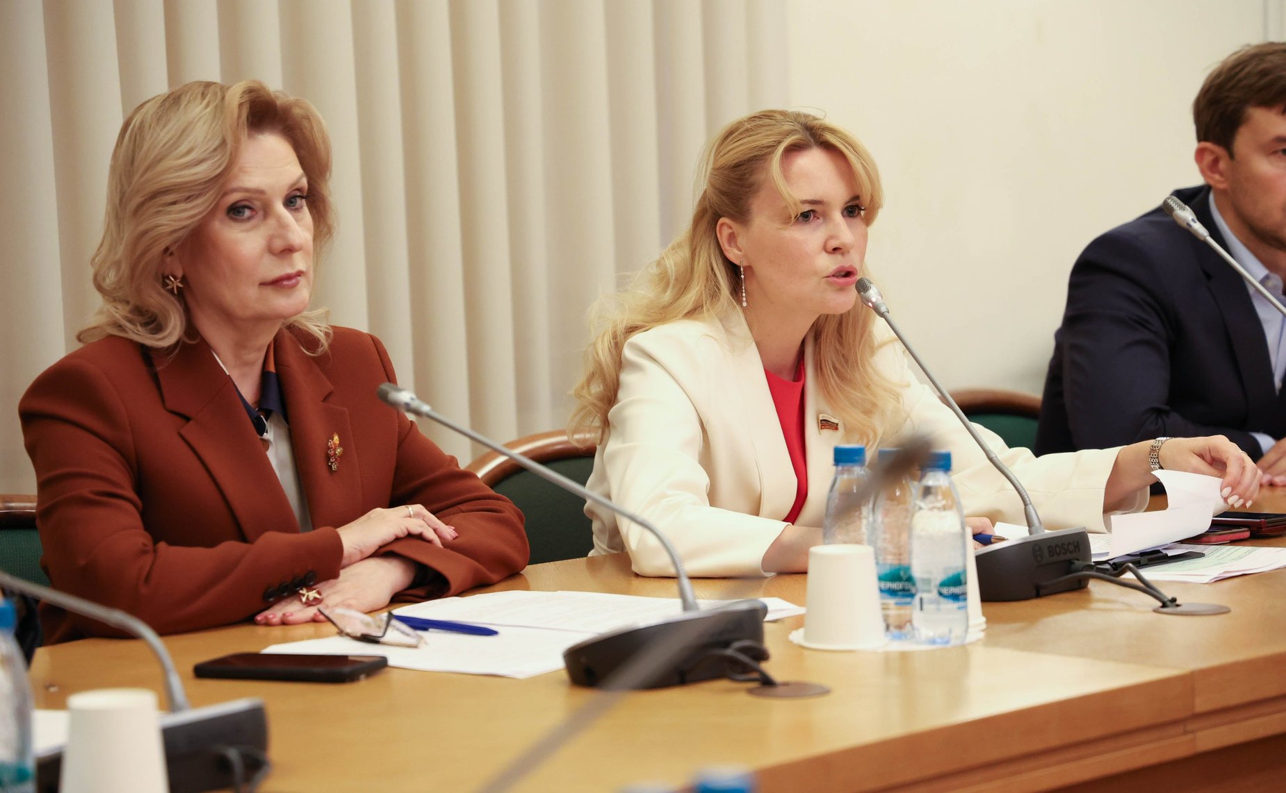 Сенаторы обсудили успешные практики и предложения по развитию НКО