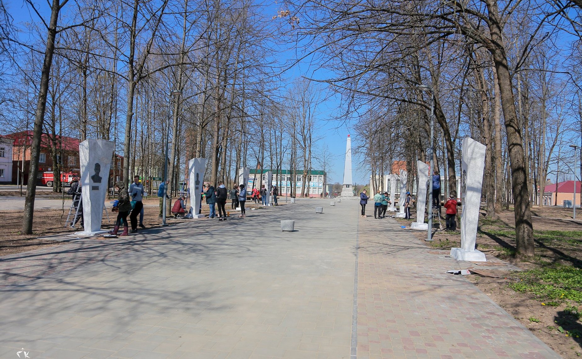 В городе Велиж прошли мероприятия по благоустройству территории Аллеи Славы