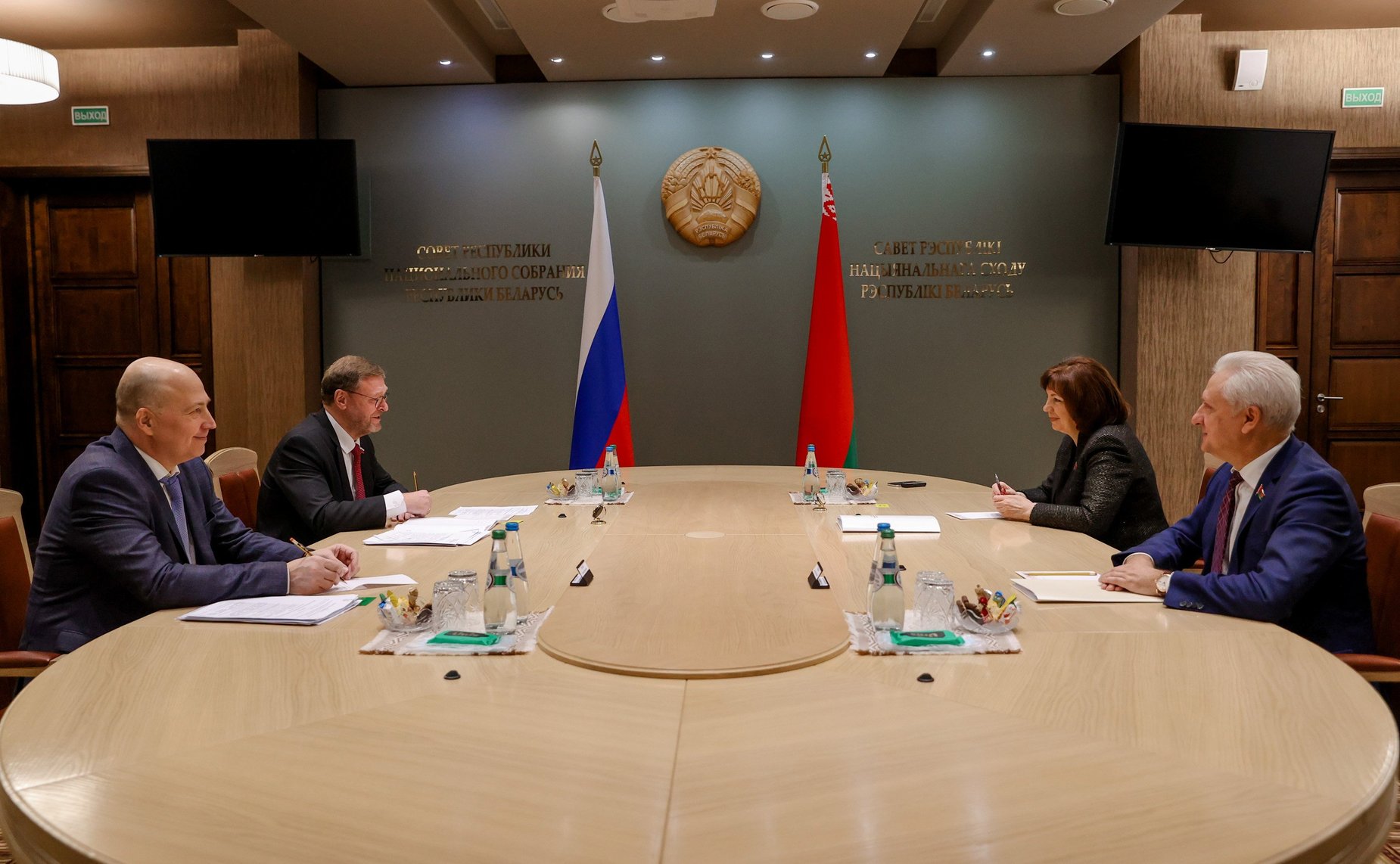 Заместитель Председателя Совета Федерации Константин Косачев встретился с Председателем Совета Республики Национального Собрания Республики Беларусь Натальей Кочановой