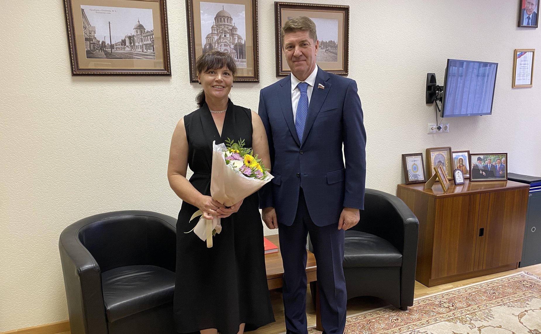 Андрей Шевченко принял участие в торжественной церемонии в Совете Федерации и лично поздравил социального работника из Акбулака