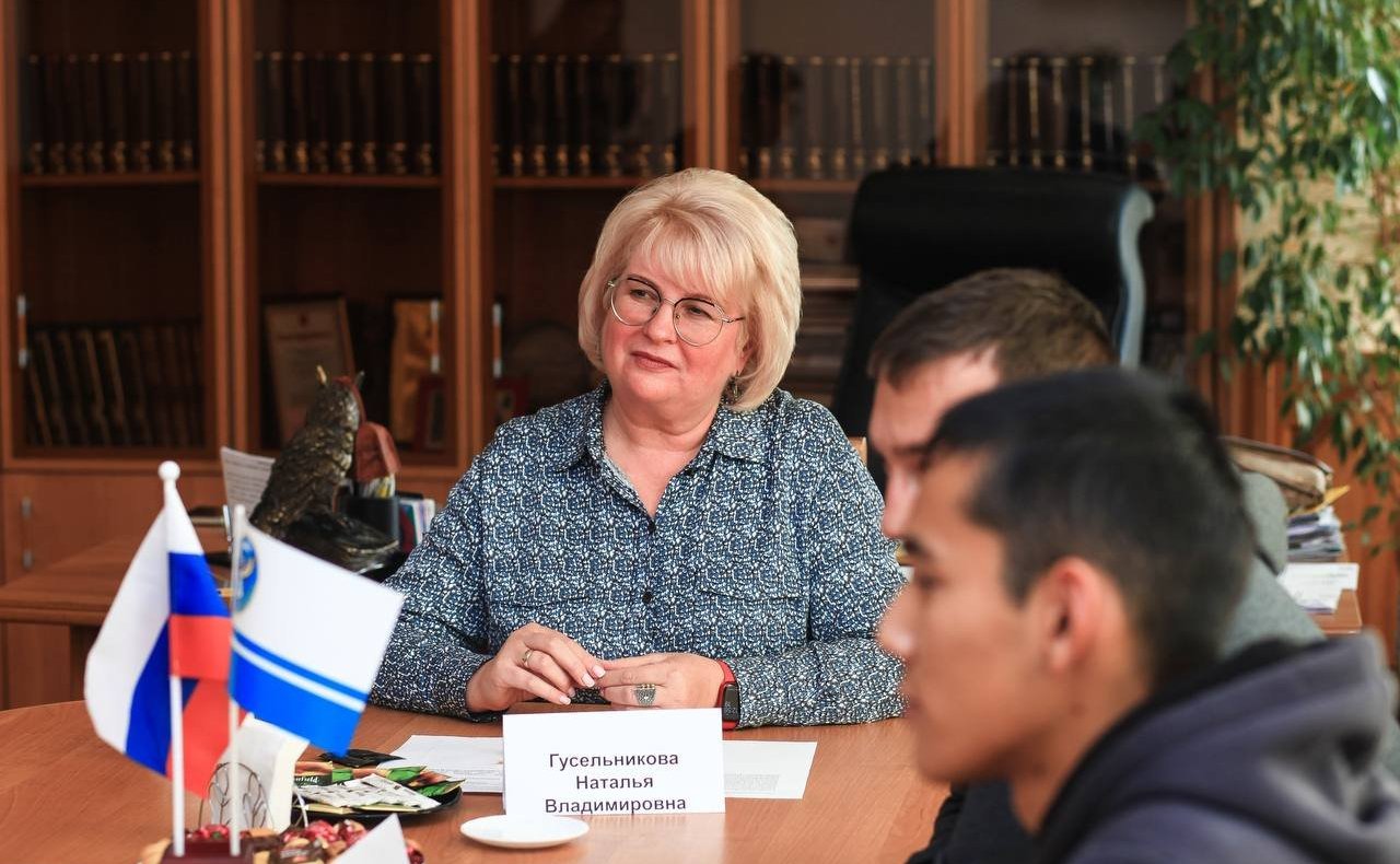 Владимир Полетаев в ходе рабочей поездки в регион посетил семьи погибших участников специальной военной операции