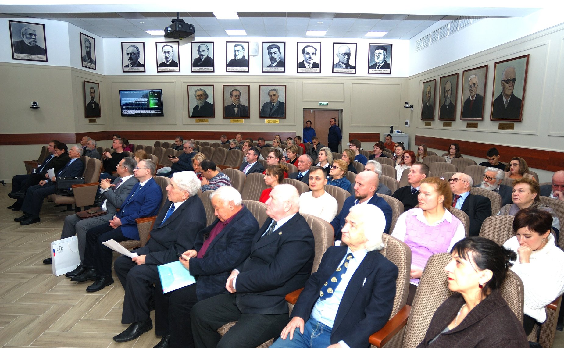 Председатель Комитета СФ по аграрно-продовольственной политике и природопользованию Александр Двойных посетил Федеральный научный центр — Всероссийский НИИ экспериментальной ветеринарии имени К.И. Скрябина и Я.Р. Коваленко РАН