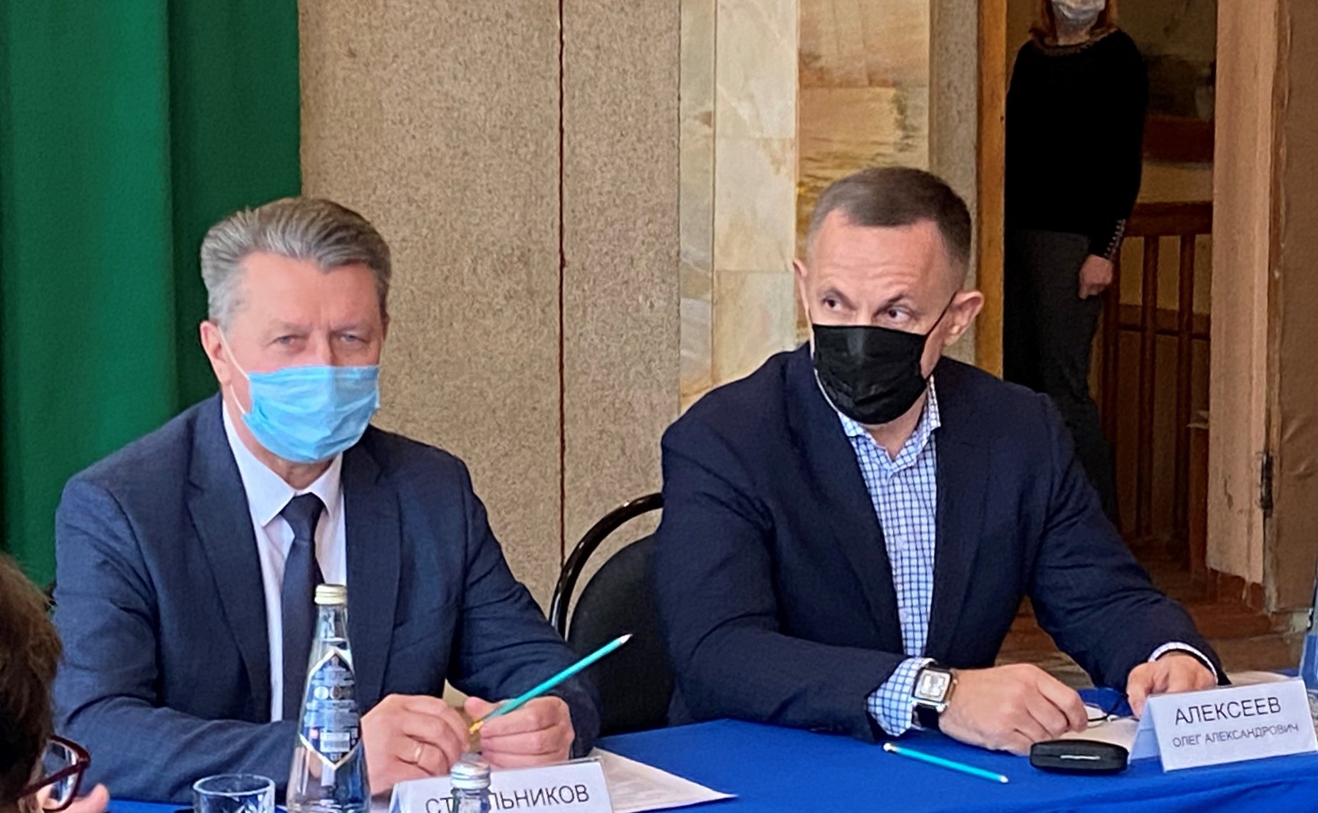 Олег Алексеев провел встречу с главой района Алексеем Стрельниковым и главами муниципальных образований в селе Новопушкинское