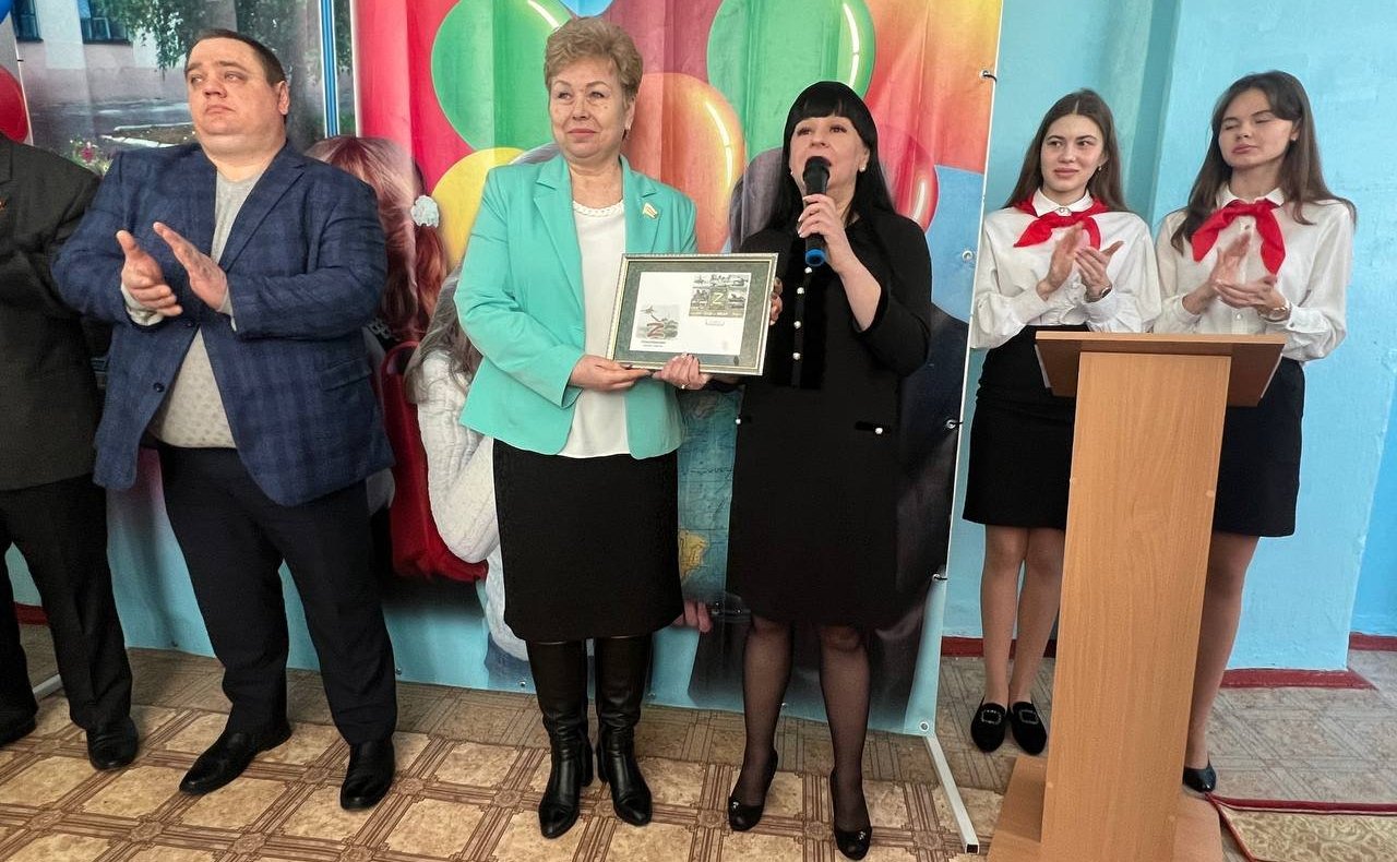 Ольга Бас приняла участие в открытии школьного историко-краеведческого музея в ЛНР