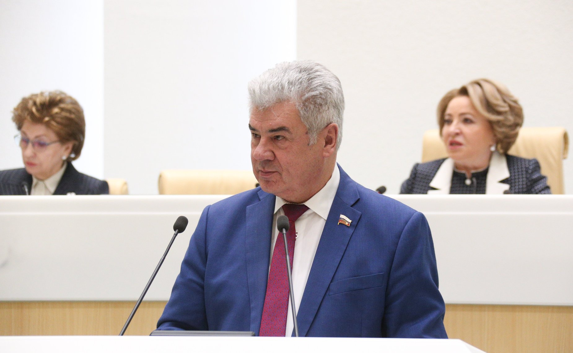 Виктор Бондарев