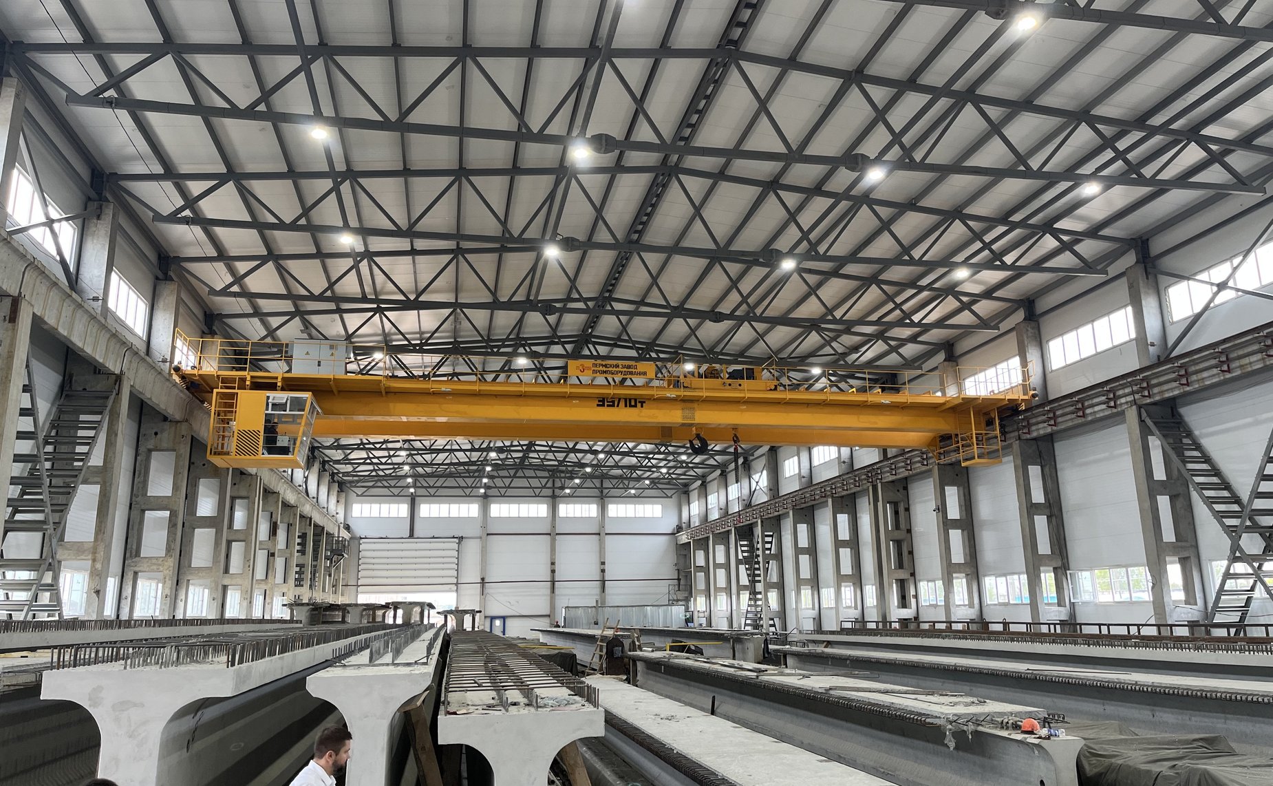 Ирек Ялалов проинспектировал производство в регионе сборных железобетонных конструкций для мостостроения и дорожного строительства