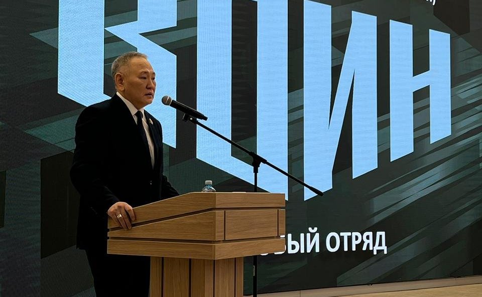 Сахамин Афанасьев в рамках региональной недели посетил итоговое заседание якутского филиала Военно-патриотического центра «Воин»