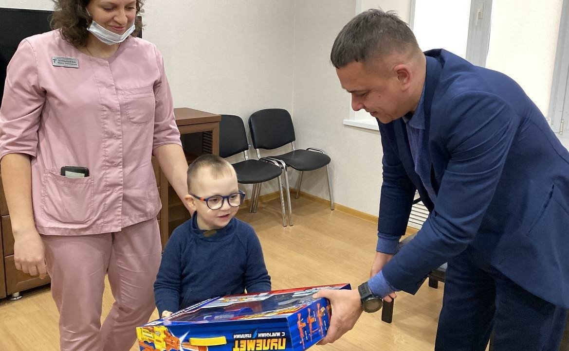 Айрат Гибатдинов поздравил детей Ульяновской области с наступающим Новым годом