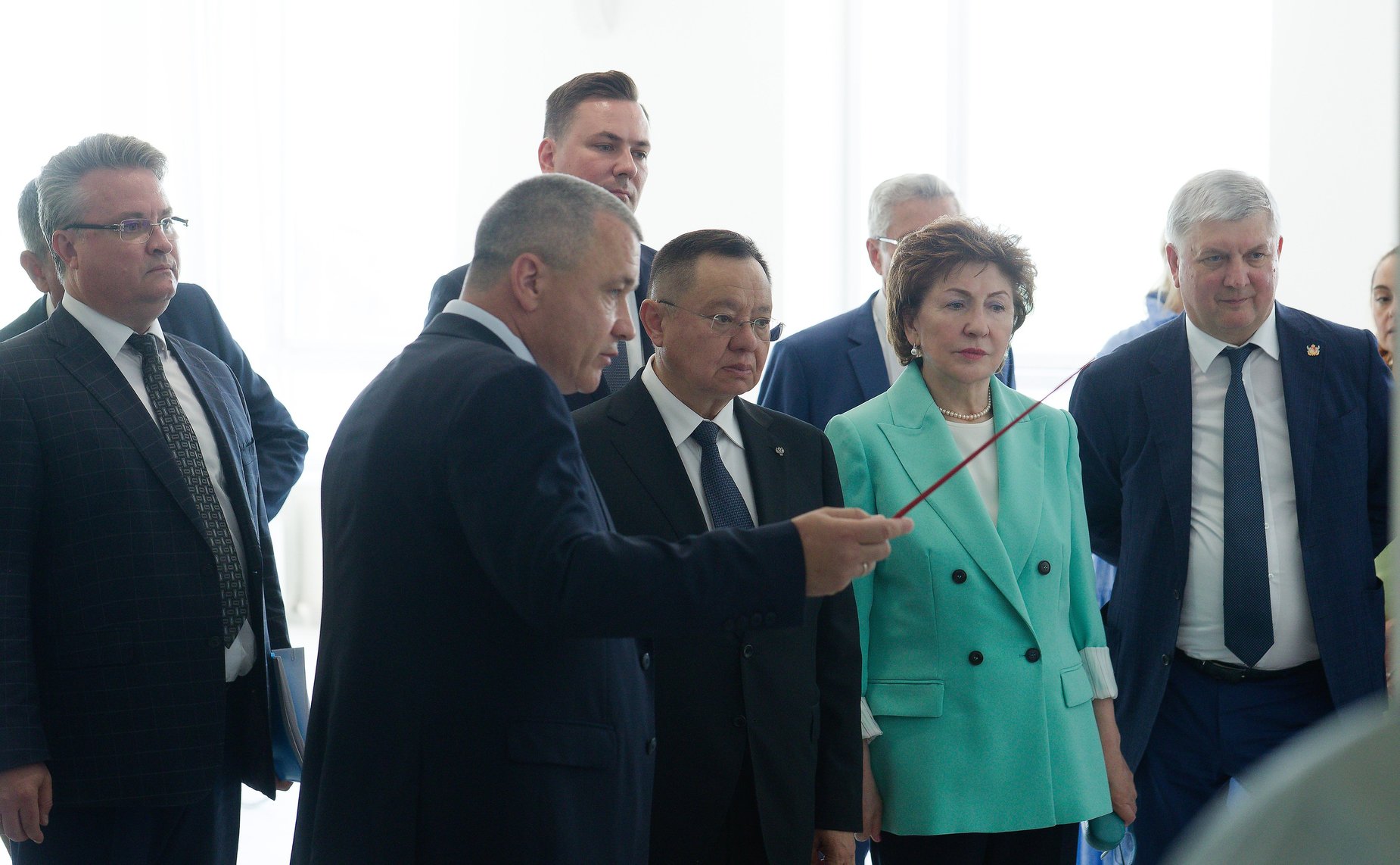 Заместитель Председателя СФ Галина Карелова, Министр строительства и ЖКХ РФ Ирек Файзуллин и губернатор Воронежской области Александр Гусев обсудили ход строительства инфраструктурных проектов в регионе