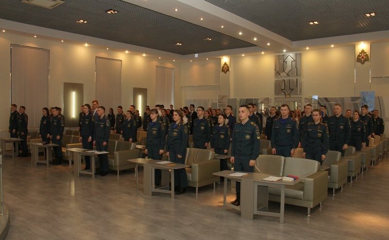 Ю. Воробьев и В. Бондарев обсудили с курсантами университета ГПС МЧС России тематику патриотического воспитания