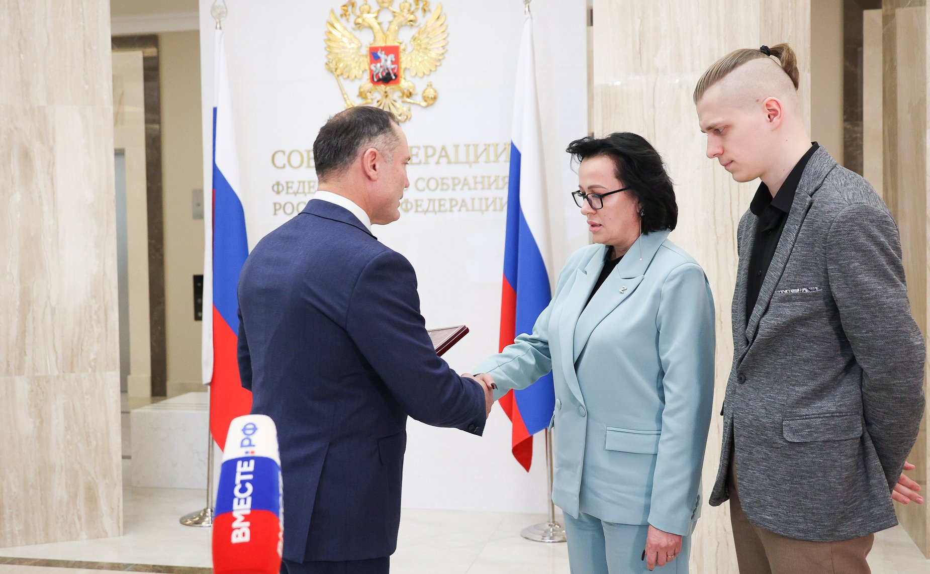 Передача награды семье погибшего участника СВО
