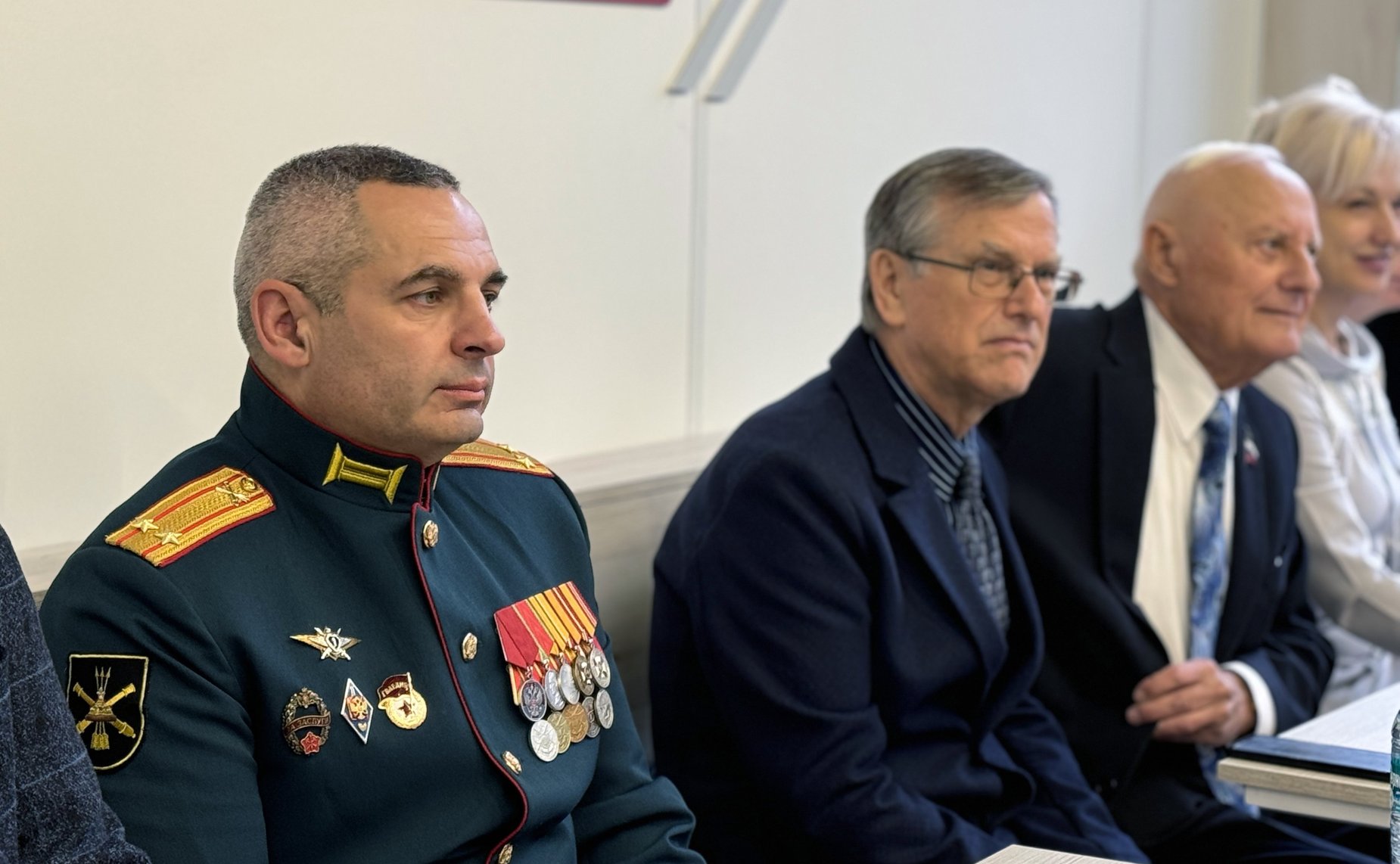 Сенаторы РФ провели встречу с представителями Фонда «Защитники Отечества» и посетили выставку «Мамино сердце»