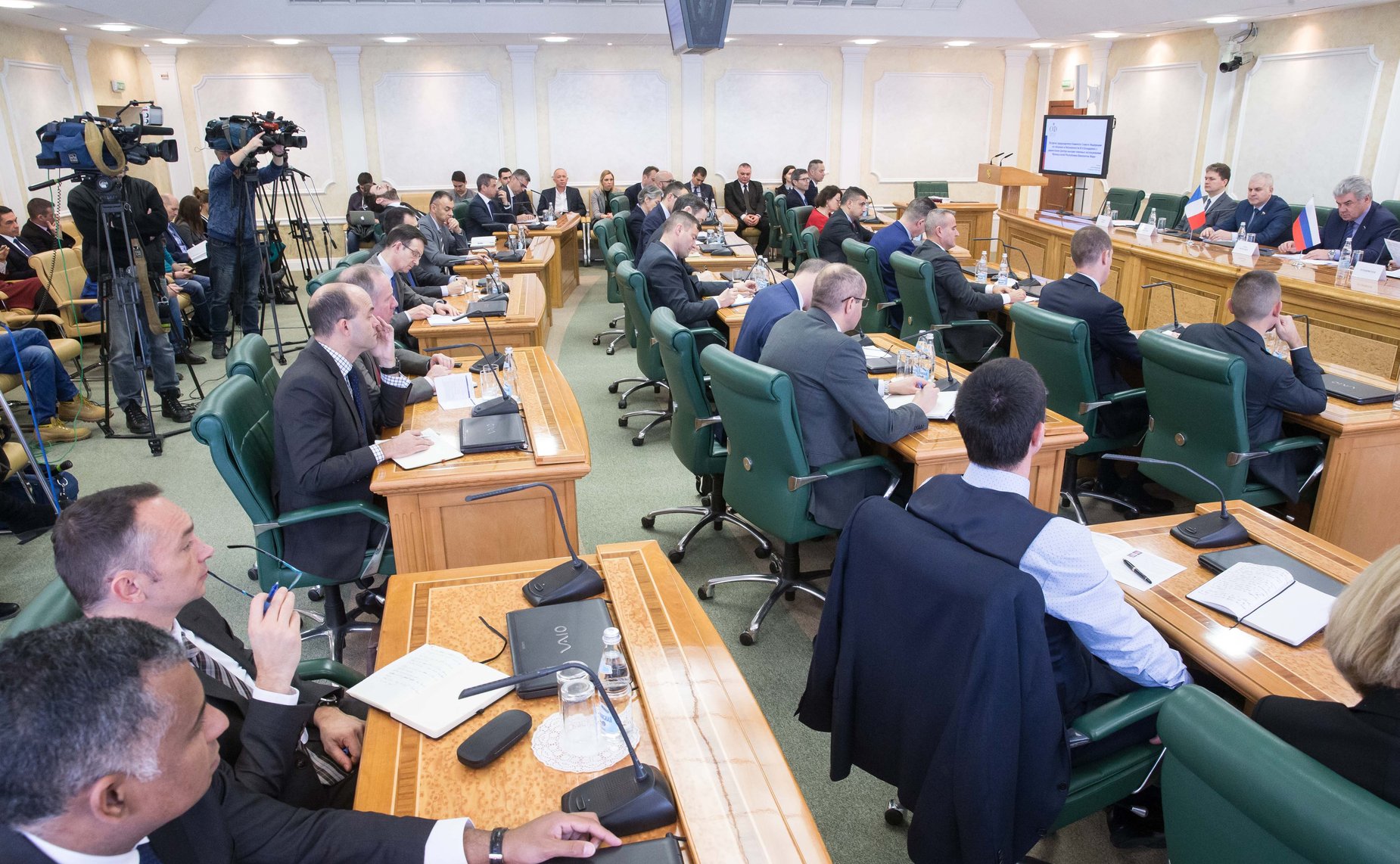 Встреча В. Бондарева с директором Центра высших военных исследований Французской Республики Винсентом Жиро