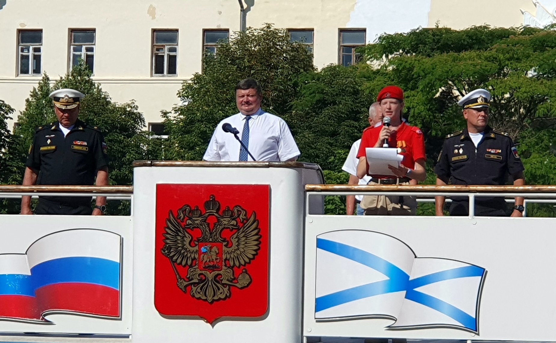 Сергей Колбин вручил лучшим юнармейцам знаки «Юнармейская доблесть»