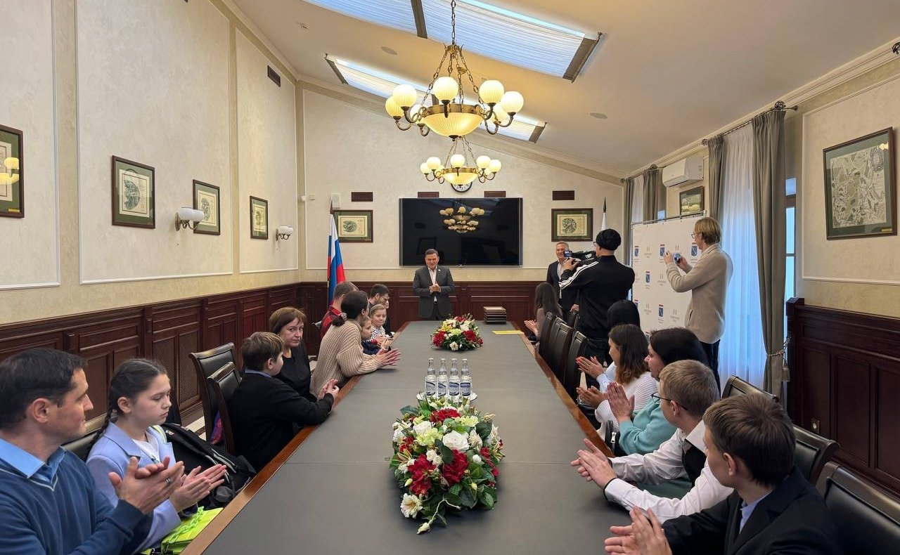 Сергей Перминов провел торжественную церемонию награждения победителей VIII Всероссийской детской творческой школы-конкурса «Портрет твоего края»
