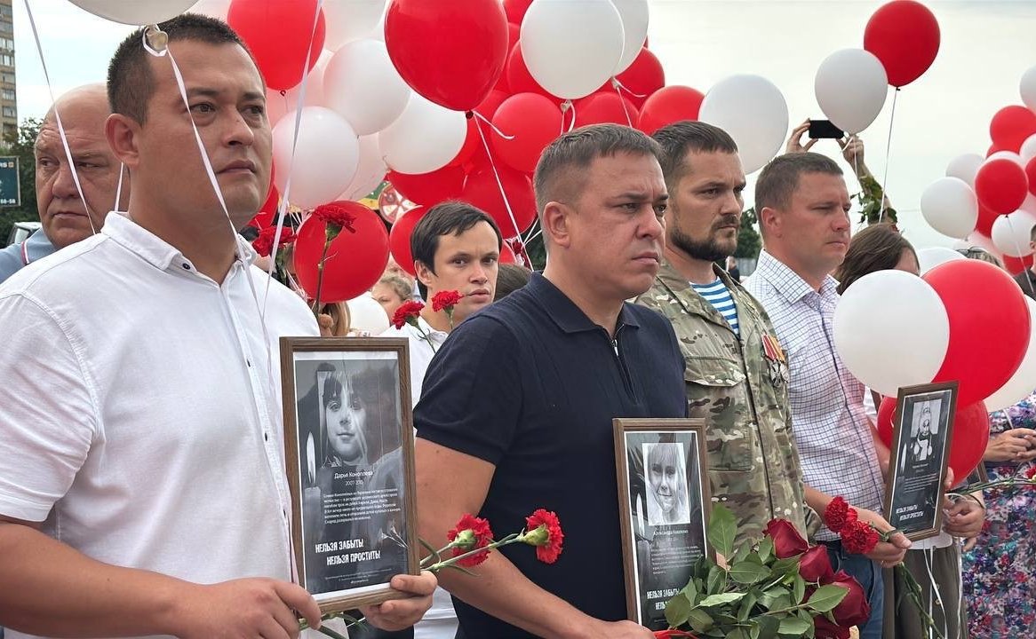 Айрат Гибатдинов почтил память детей — жертв войны в Донбассе