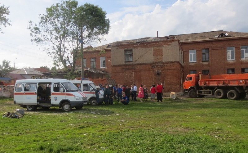 Е. Атанов и А. Чилингаров оценили последствия урагана в г. Ефремов в Тульской области