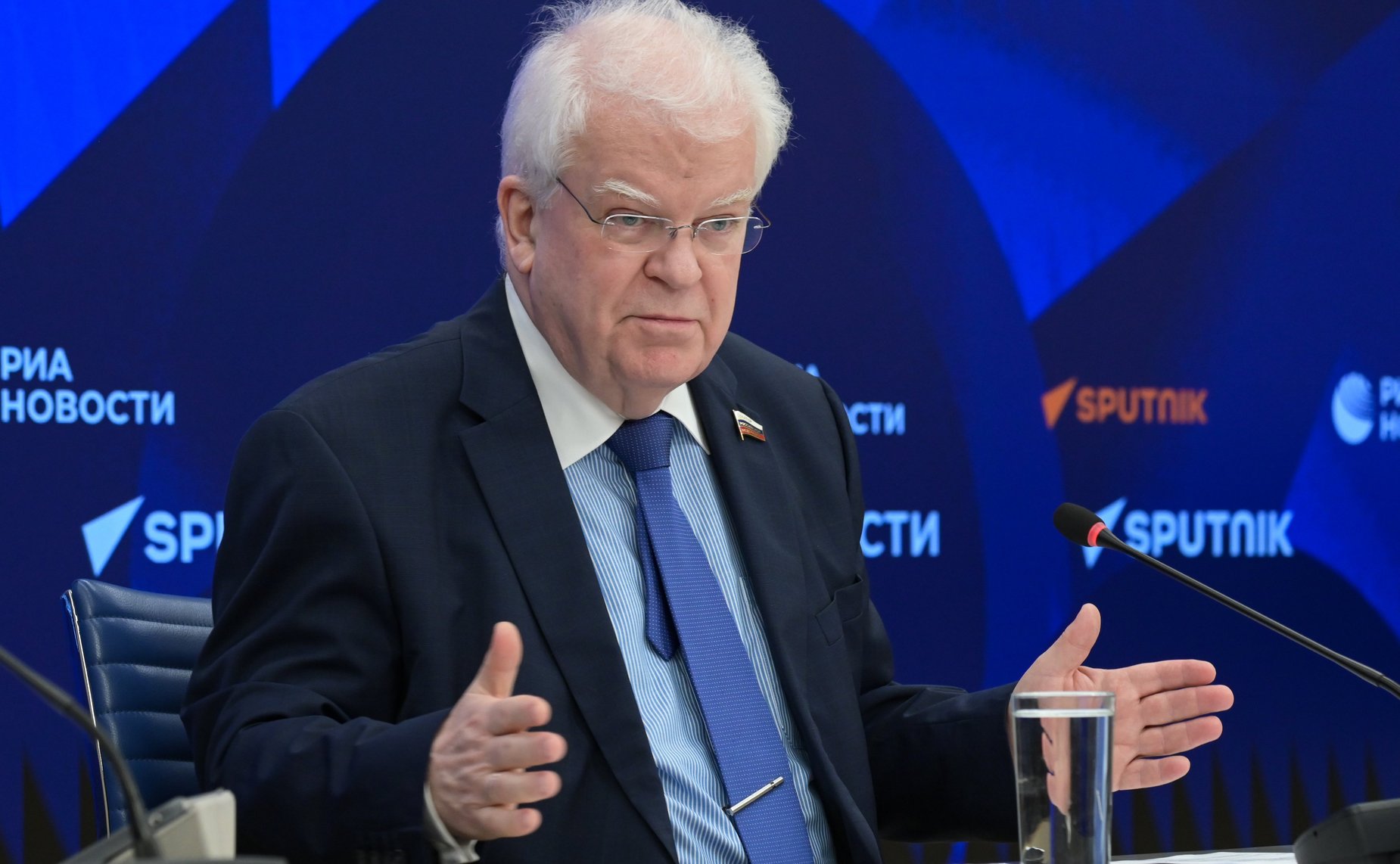 Пресс-конференция первого заместителя председателя Комитета Совета Федерации по обороне и безопасности Владимира Чижова об итогах саммита Европейского Союза и актуальной ситуации в странах Евросоюза и НАТО на фоне происходящих в мире событий