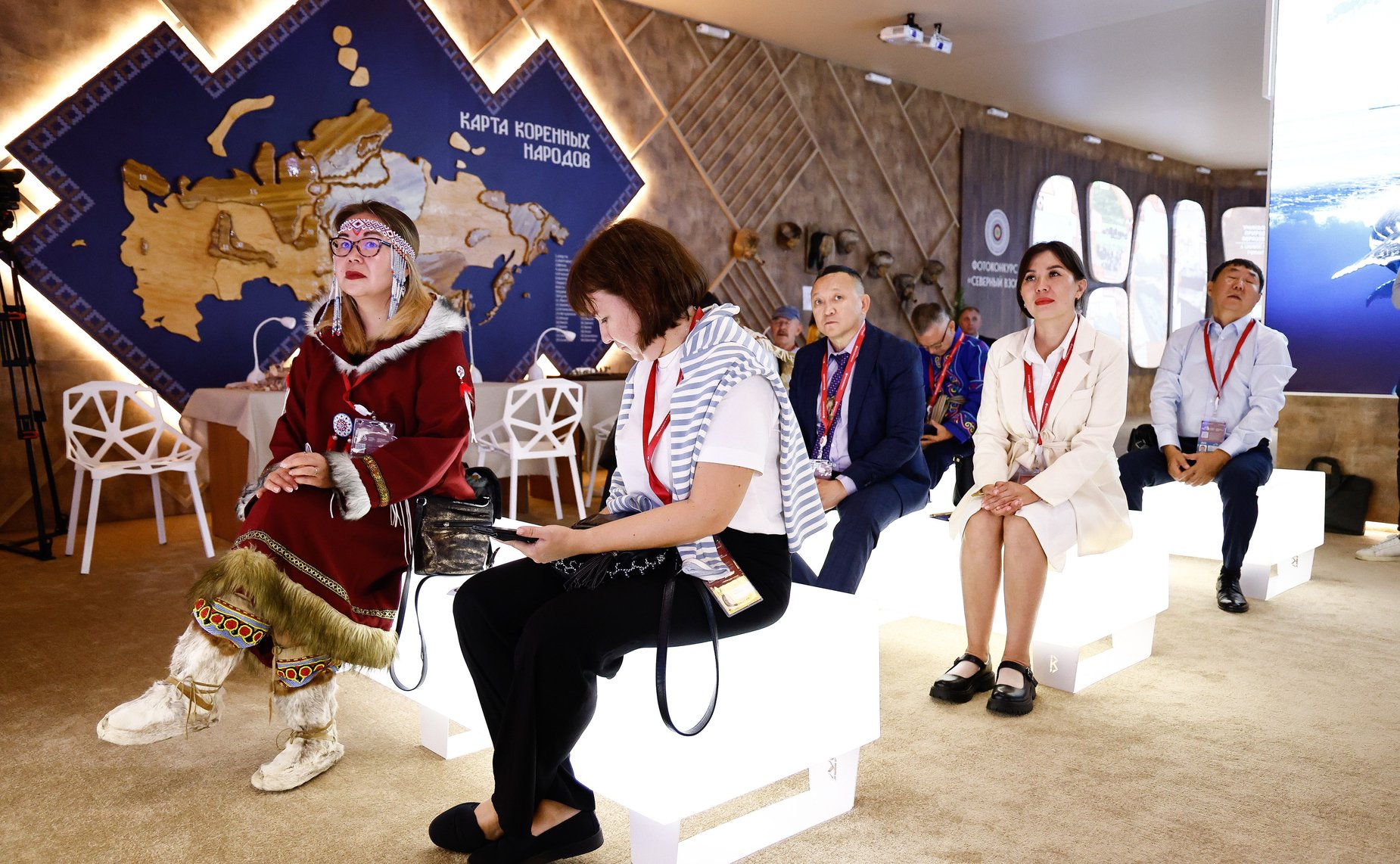 Сессия «Диалог культур коренных народов России и Китая». Сенаторы принимают участие в VIII Восточном экономическом форуме