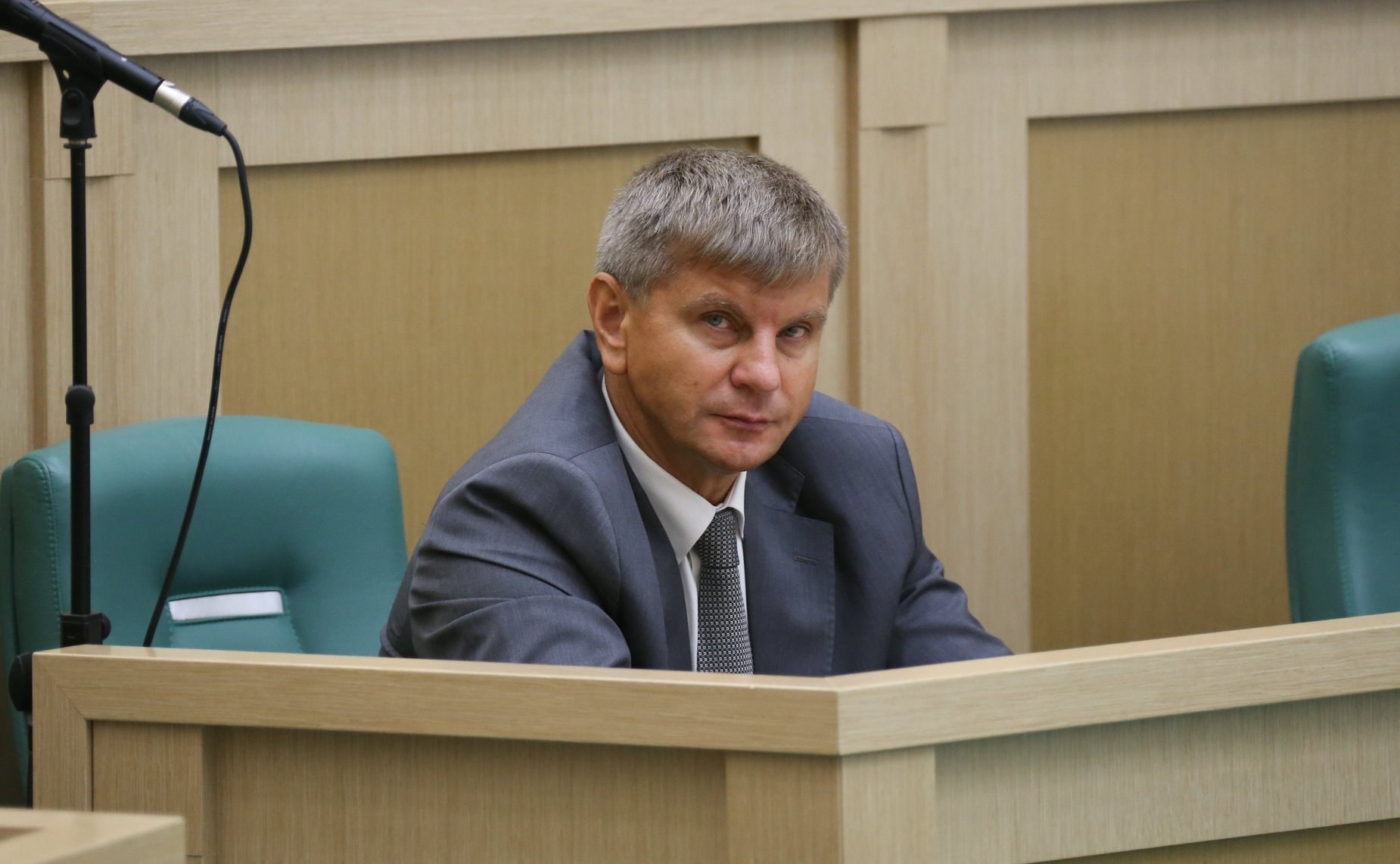 Геннадий Голов