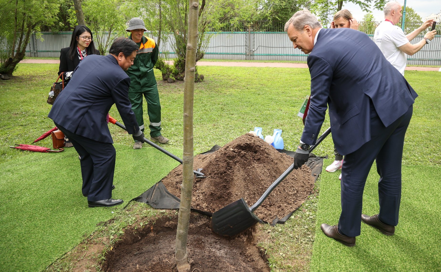 Церемония высадки деревьев в рамках проведения международной эколого-патриотической акции «Сад памяти», приуроченной к году Защитника Отечества