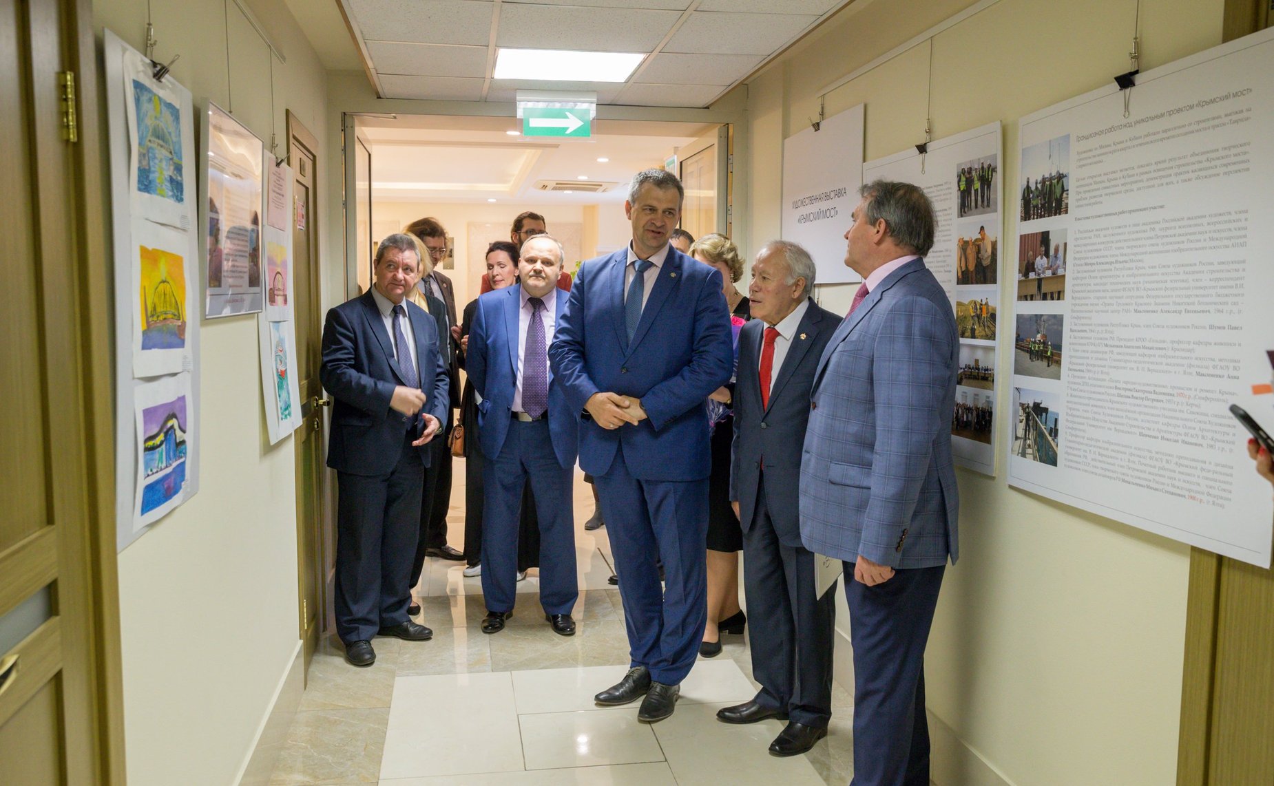 Художественная выставка «Крымский мост» в Совете Федерации