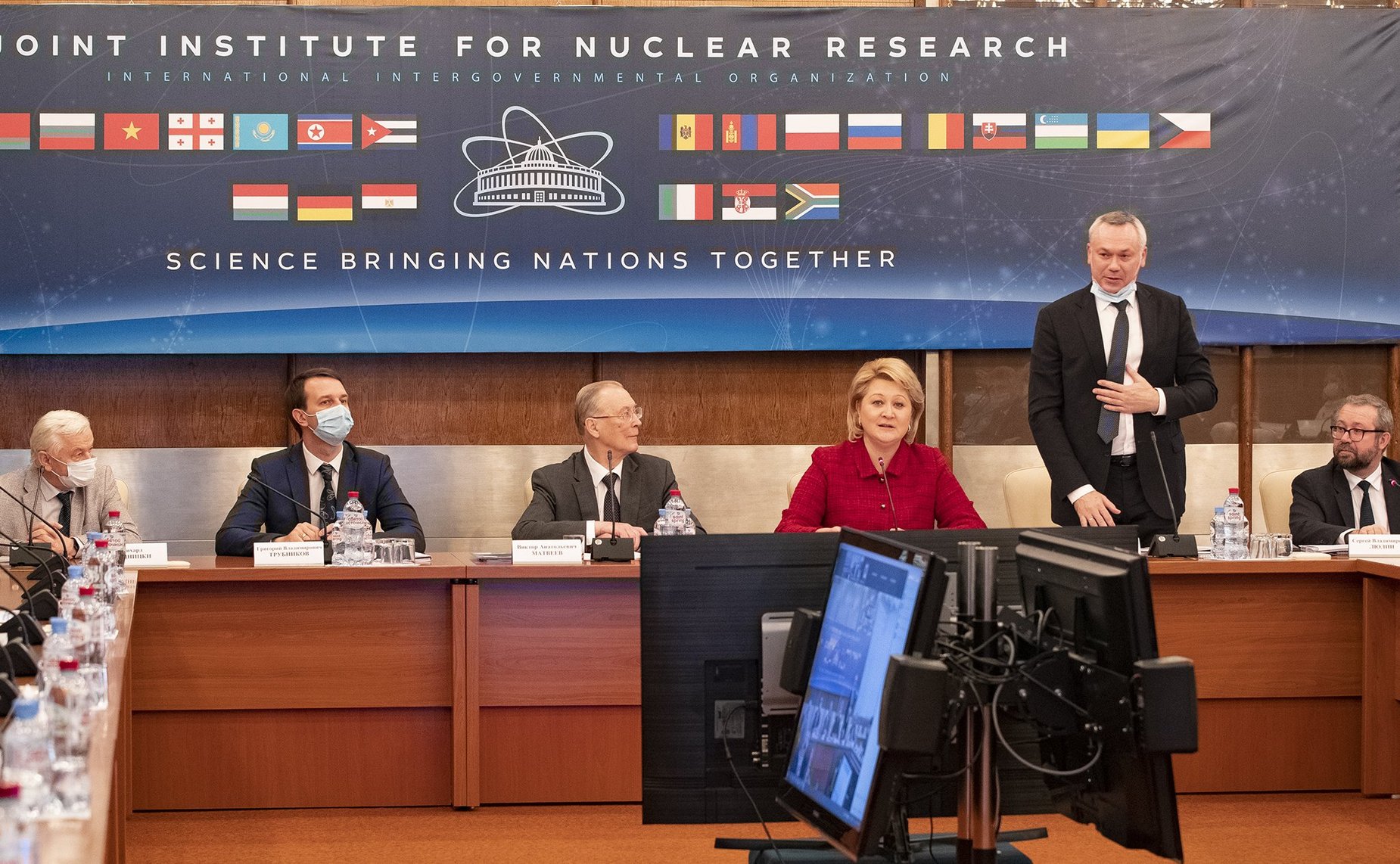 Комитет Совета Федерации по науке, образованию и культуре в г. Дубне Московской области провел совместно с Объединенным институтом ядерных исследований выездное заседание