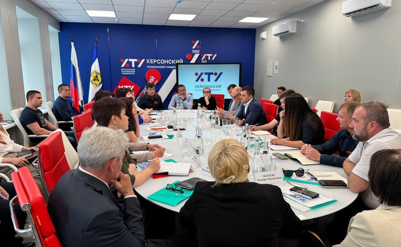 Айрат Гибатдинов обсудил интеграцию образовательной системы Херсонской области в правовое поле Российской Федерации