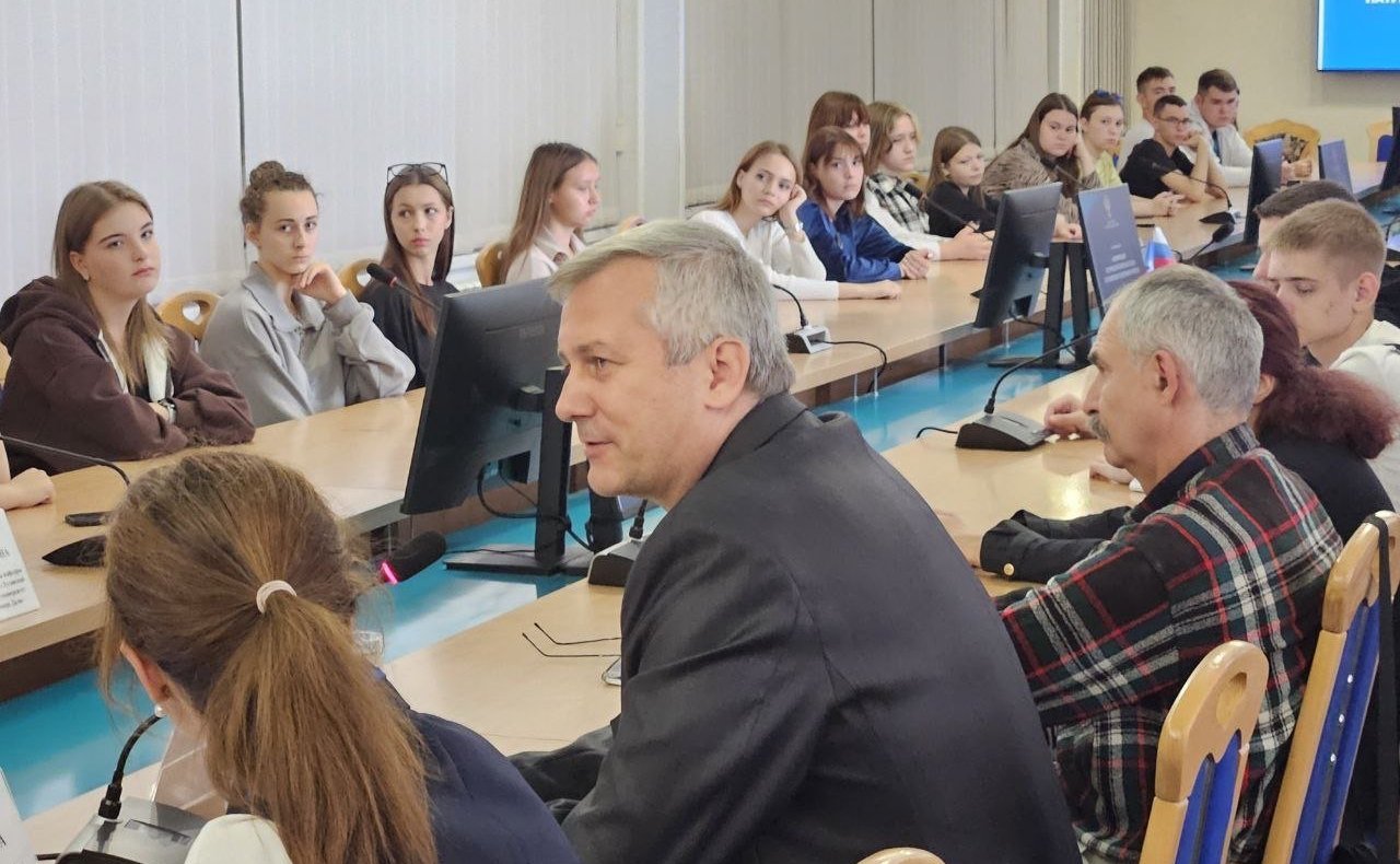 Ольга Бас в ходе поездки в регион приняла участие в круглом столе на тему «Формирование исторической памяти как основы патриотического воспитания личности»