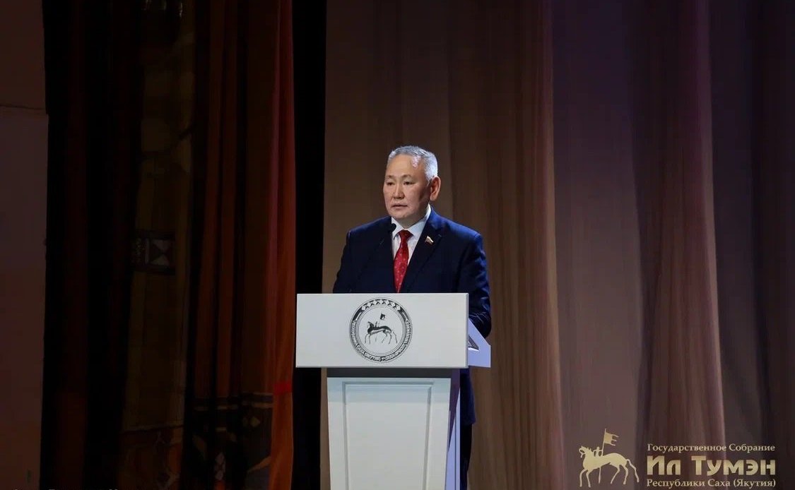 Сахамин Афанасьев выступил на открытии торжественного собрания, посвященного 100-летию Первого Всеякутского съезда трудящихся женщин