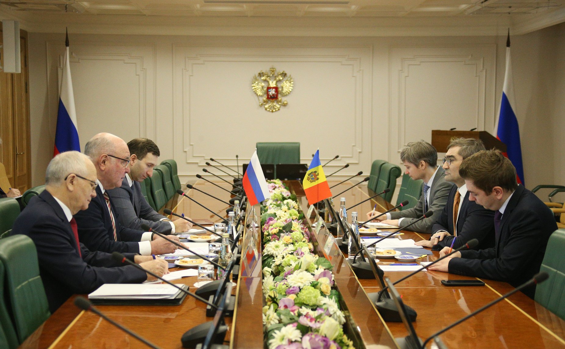 Встреча председателя Комитета СФ по международным делам Григория Карасина с Чрезвычайным и Полномочным Послом Республики Молдова в РФ Л. Дарием